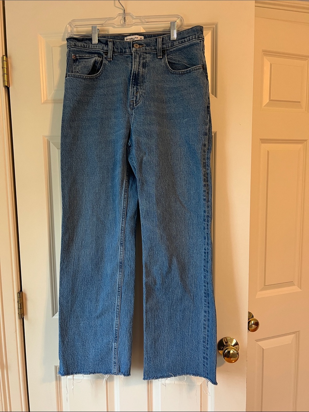 Abercrombie Classic High-Rise Straight Jeans in Medium Blue